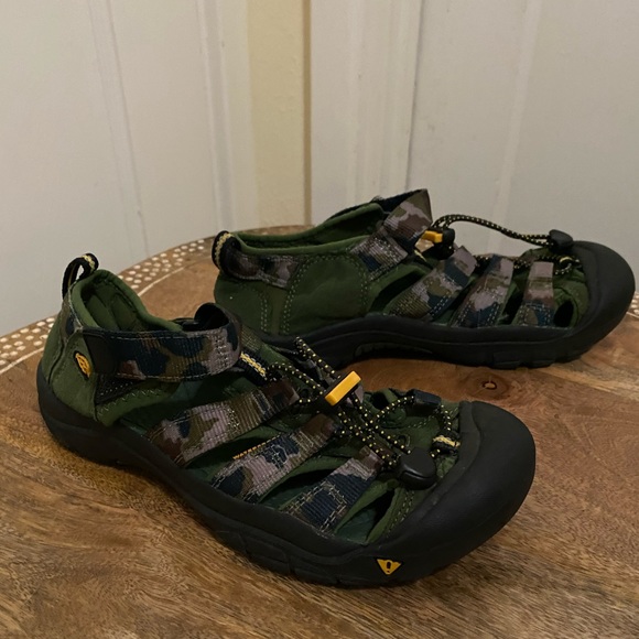 Keen Newport H2 hiking trail water shoes non-slip outdoor camping rock climbing - Picture 1 of 9